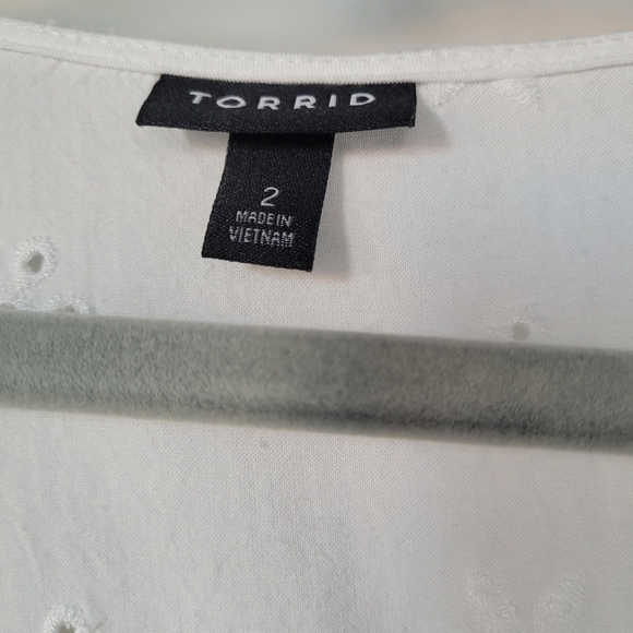 Torrid White Eyelet Top 2X - Picture 4 of 4
